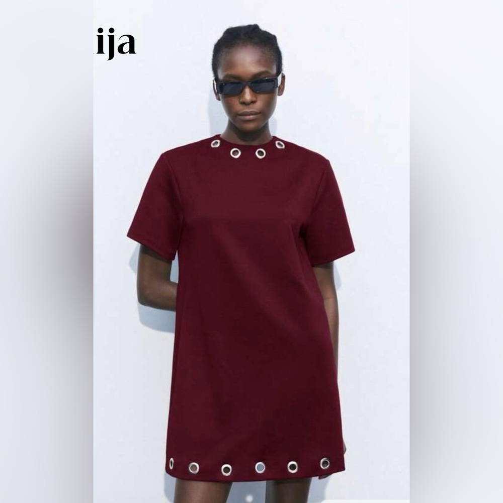 NIP Shift dress with grommet design on collar and bottom. Loose fit. ❤️❤️